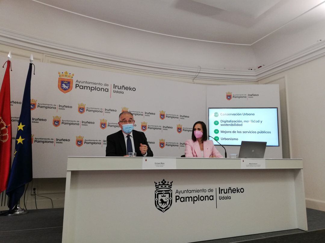 El alcalde de Pamplona, Enrique Maya, y la concejala María Echávarri AYUNTAMIENTO DE PAMPLONA