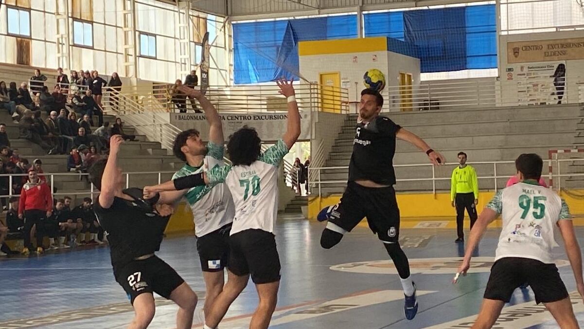 El Elda - C.E.E. vio volar un punto sobre la bocina