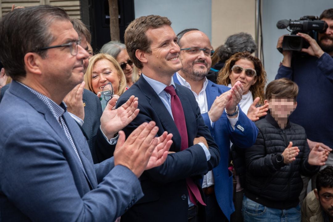 El presidente nacional del PP, Pablo Casado y el presidente del PP de Cataluña, Alejandro Fenández durante la visita de Casado a Tarragona.  
 
 
 POLITICA 
 David Zorrakino - Europa Press
 