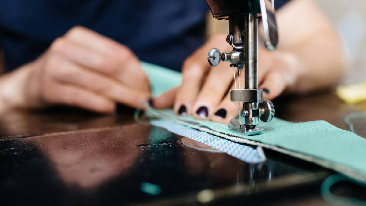 Reportaje: La 'Alta Costura' comienza en un pequeño taller de modista