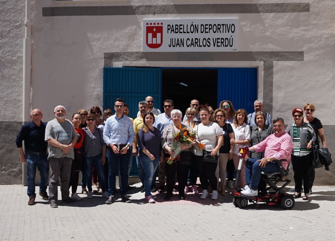 La familia ha estado arropada por un buen número de amigos que no han querido perderse el acto