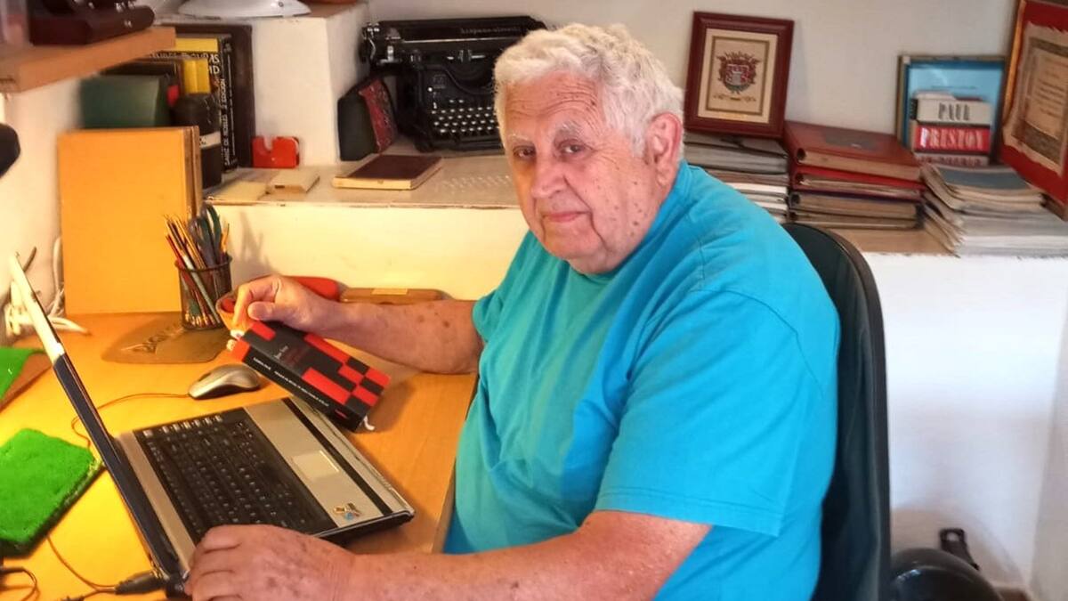 Paco Máñez: "El cine me llevo a escribir La Rendició"