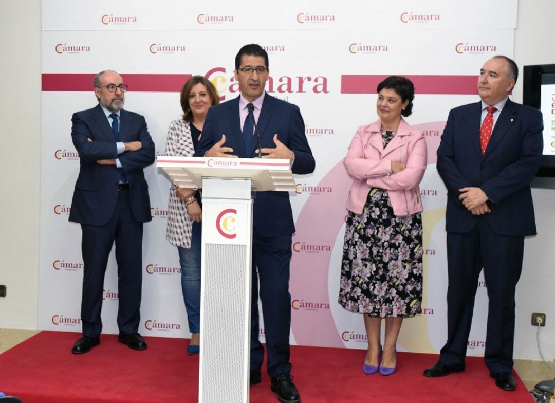 El VIII Foro de Emprendedores ha sido inaugurado por el presidente de la Diputación, la Consejera de Economía, la alcaldesa de Ciudad Real y los presidentes de FECIR y la Cámara de Comercio