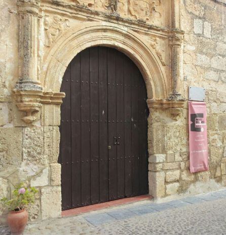 Portada renacentista del Museo del Ruso en Alarcón.