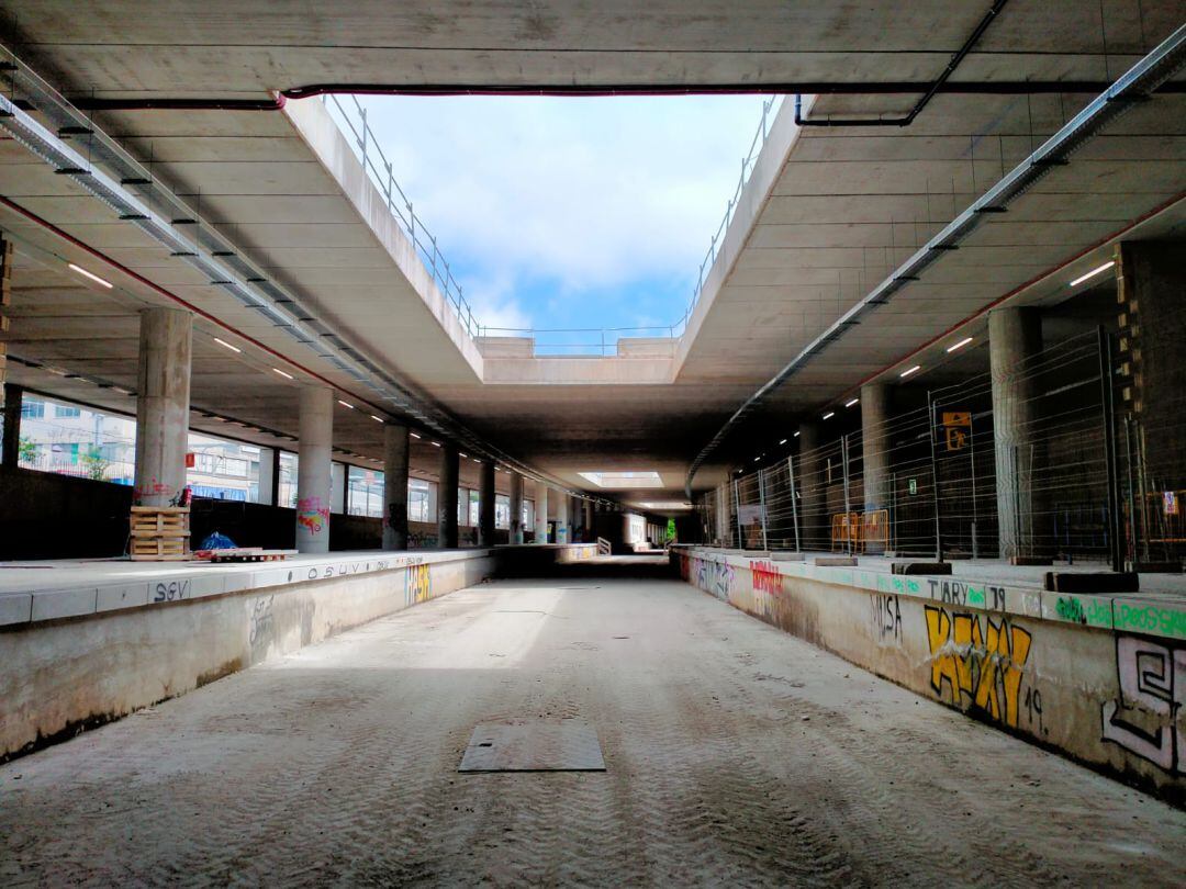 Espai de vies i andanes de la nova estació