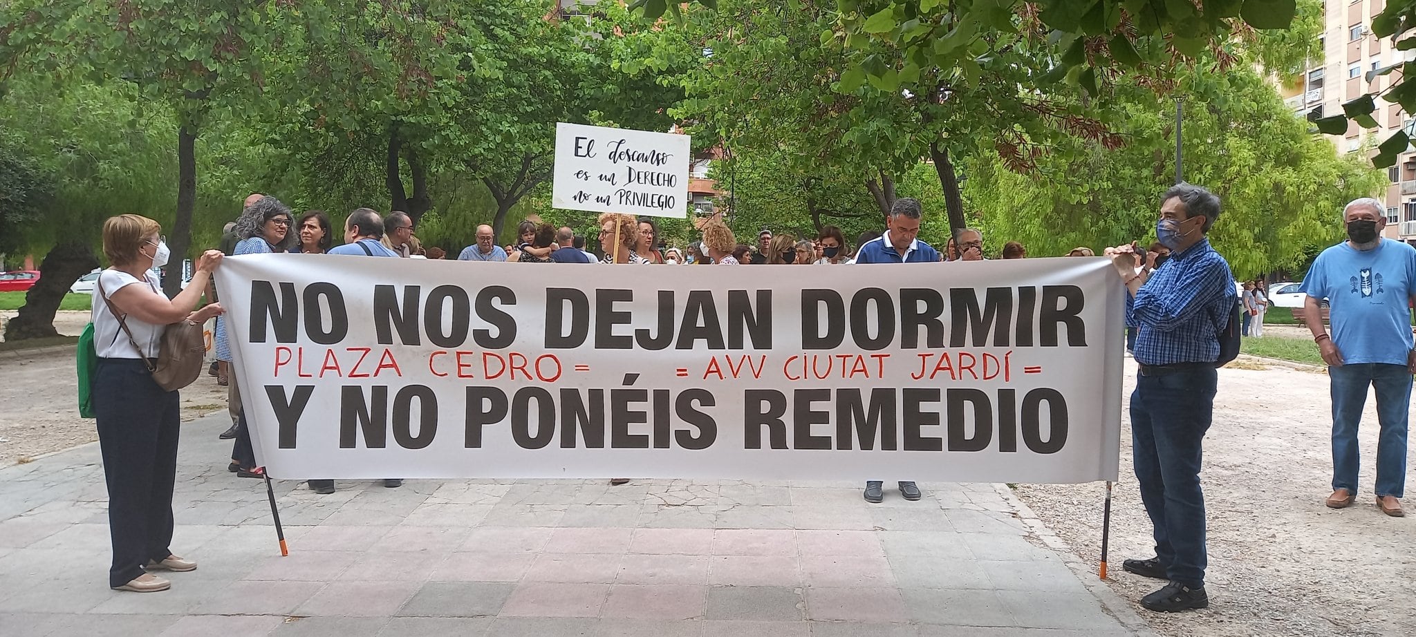 Manifestación de los vecinos de Ciutat Jardí y plaza Honduras para reclamar la declaración de Zona Acústicamente Saturada