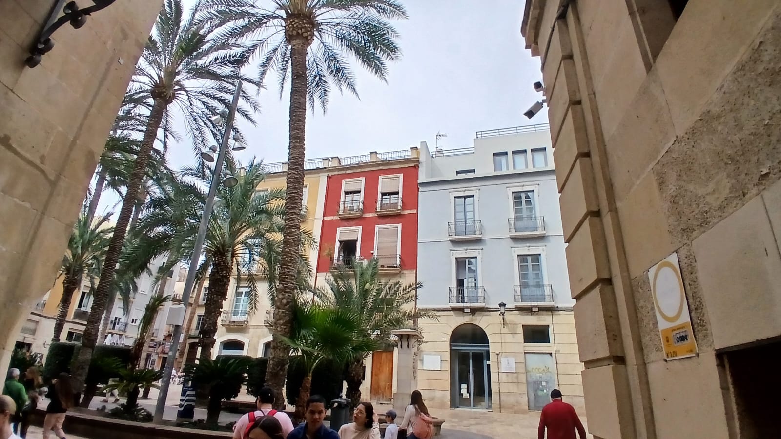 Nuevas cámaras de vigilancia que el Ayuntamiento ha instalado en la plaza de la Santísima Faz