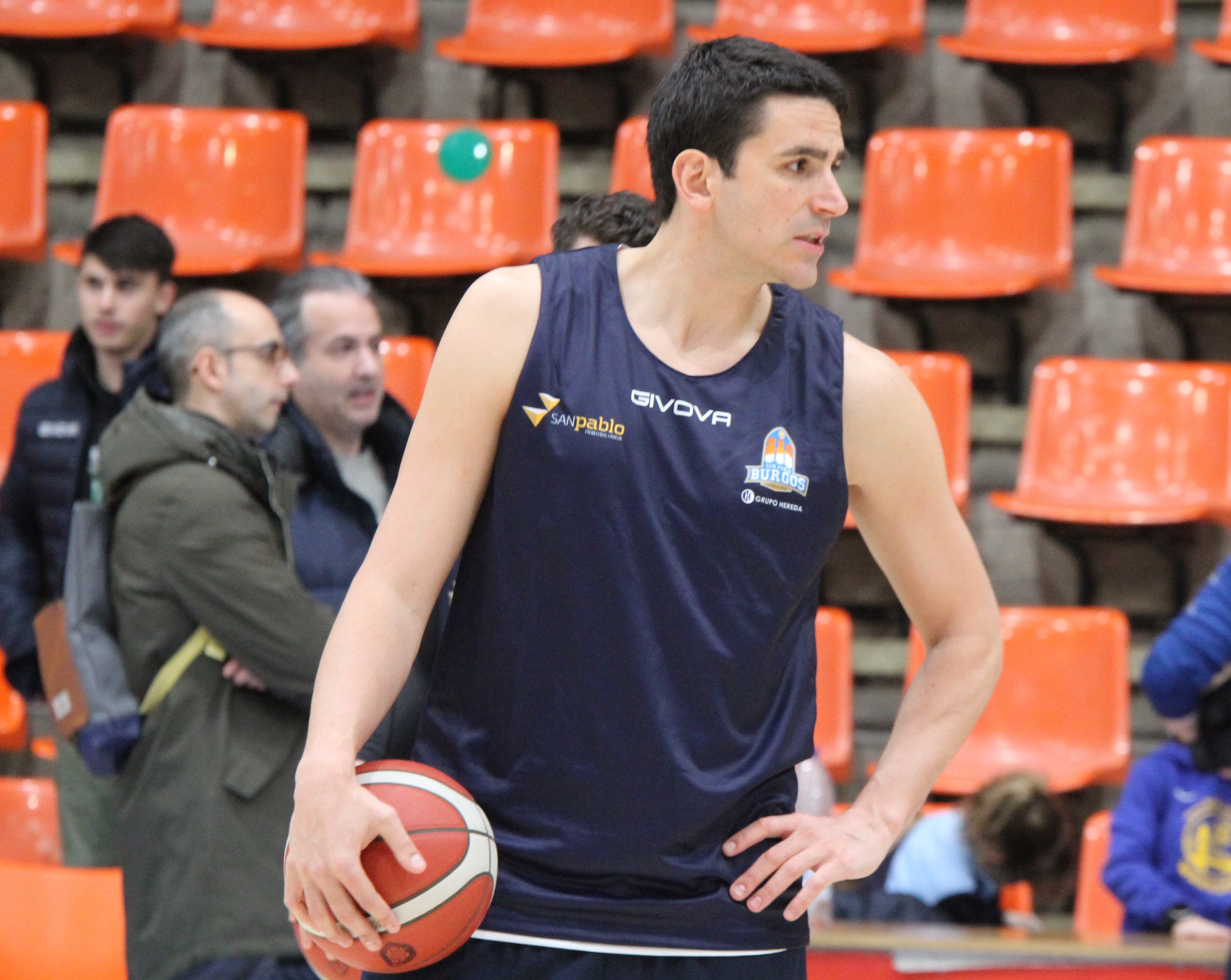 Carlos Suárez lleva ya un par de semanas entrenando a las órdenes de Curro Segura. / Foto: Fernando Miguel (Forofos Burgos)