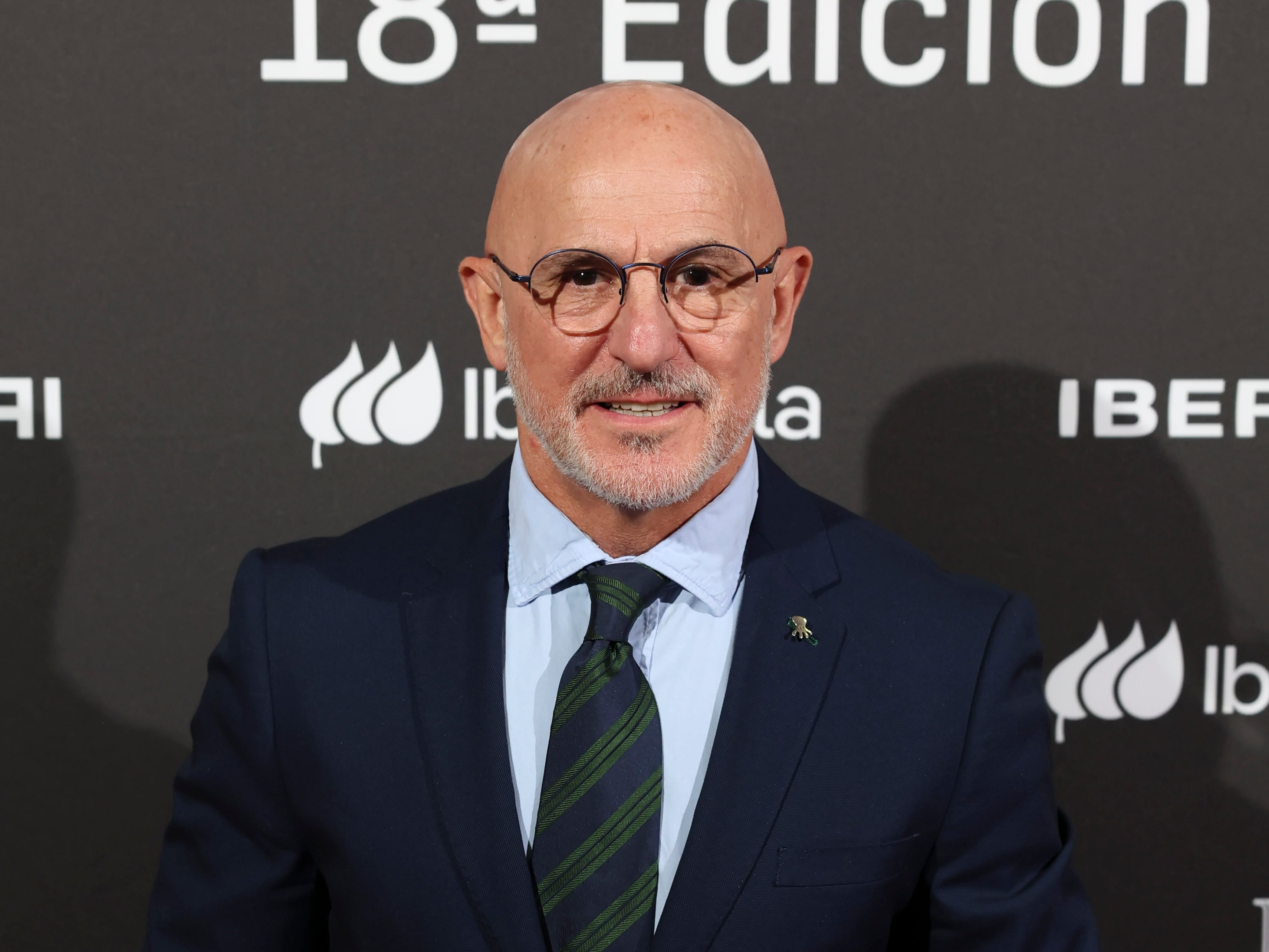 El seleccionador español de fútbol, Luis de la Fuente, en el photocall de asistentes a la Gala Premios AS del Deporte, este lunes en el Palacio Neptuno, en Madrid. EFE/ Kiko Huesca