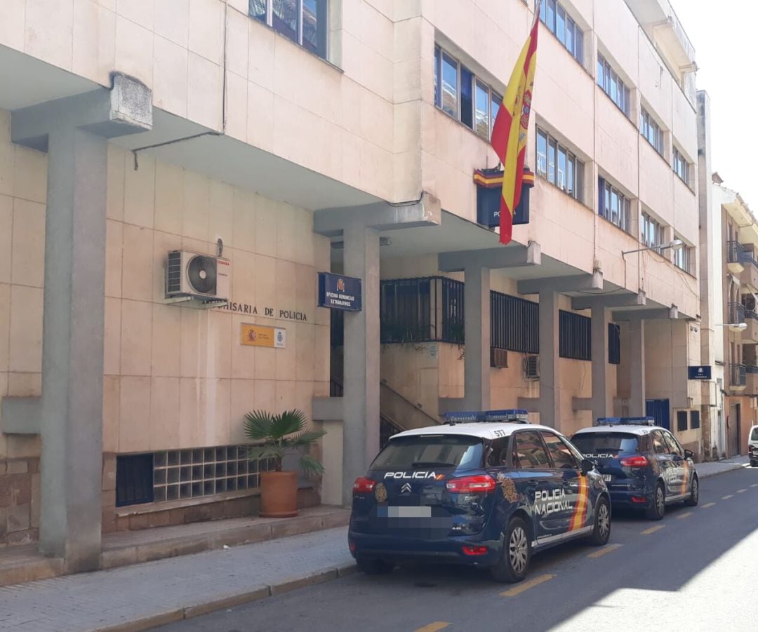 Exterior comisaría de la Policía Nacional en Linares.