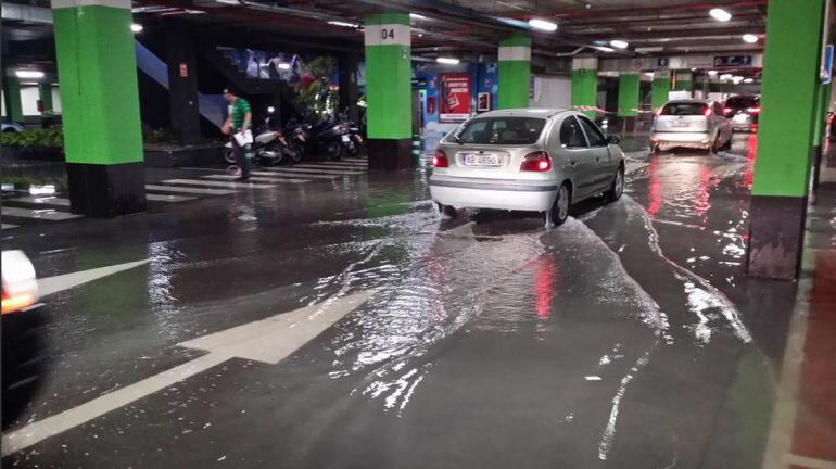 Las lluvias también afectaron al parking Imaginalia