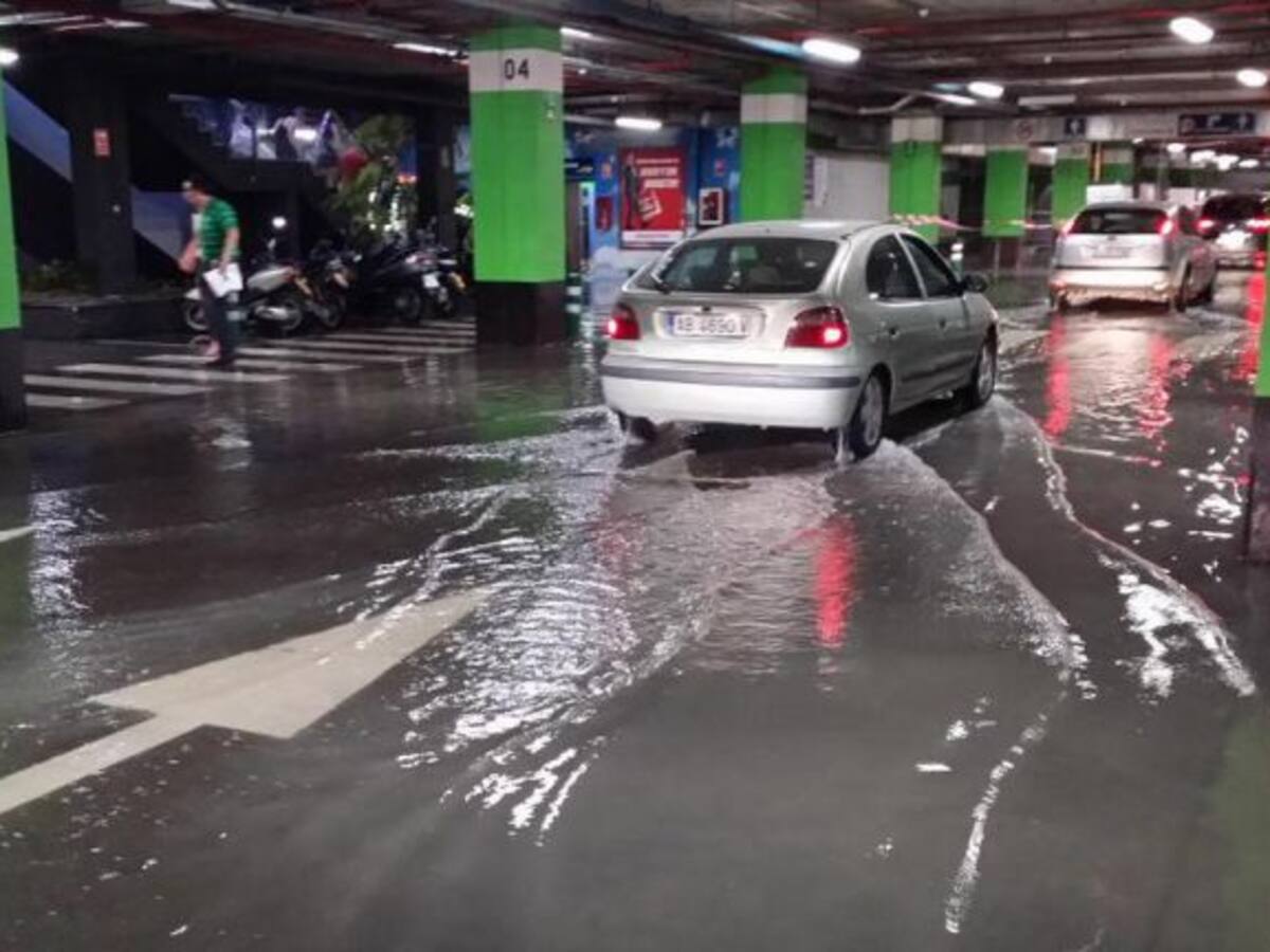 La lluvia paralizó este miércoles algunas zonas de la ciudad