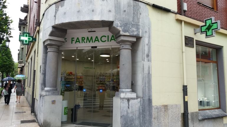 La farmacia de Elena Cristina Ordiales, en la calle Cabo Noval, realizará las pruebas de VIH en Oviedo