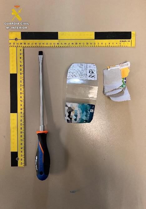 Material que llevaban los presuntos autores