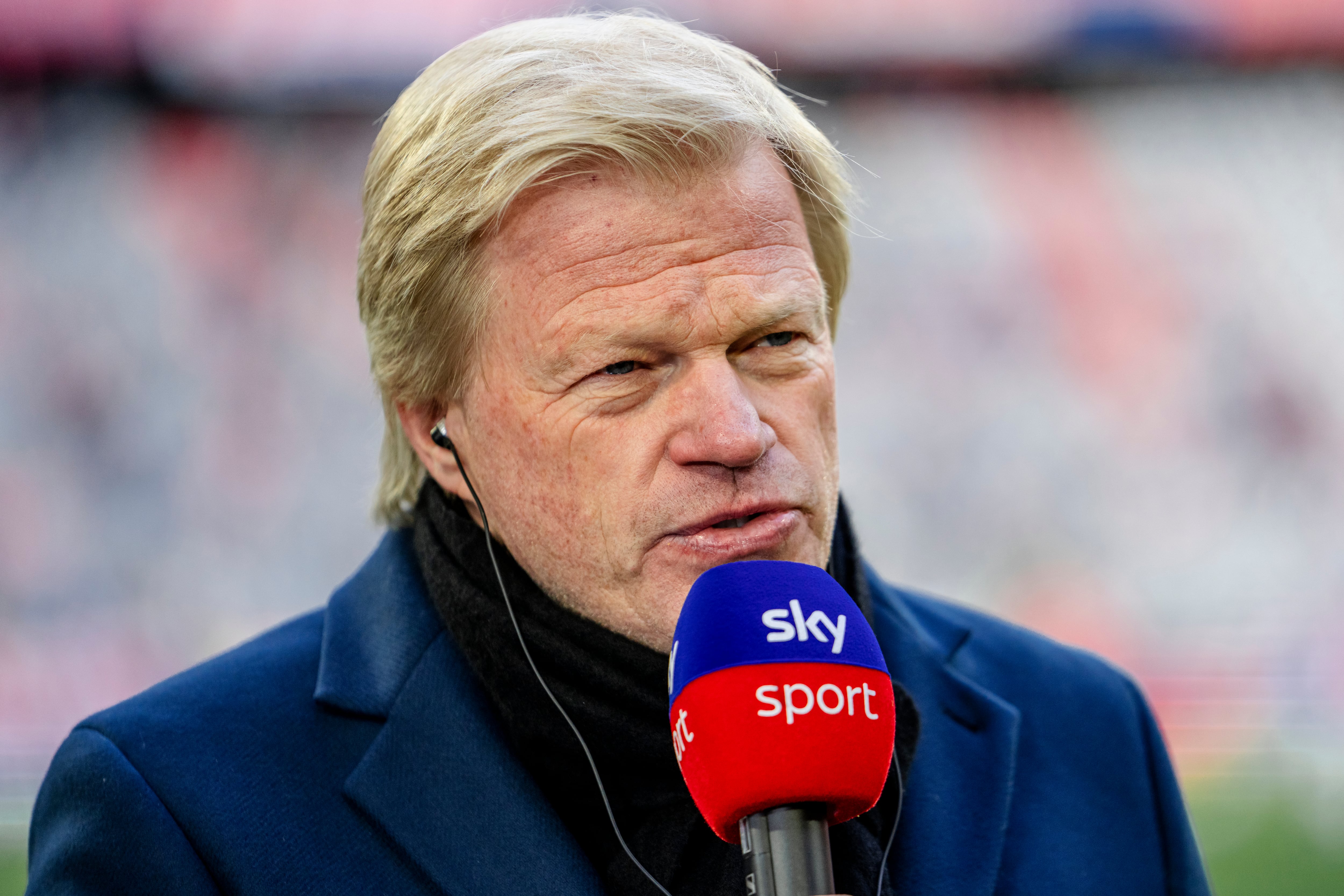 Oliver Kahn atendiendo a Sky Sport