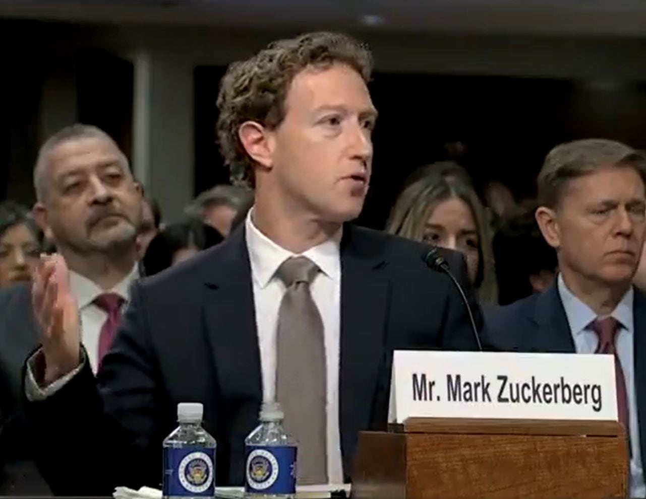 Mark Zuckerberg durante su comparecencia en el Senado de EEUU