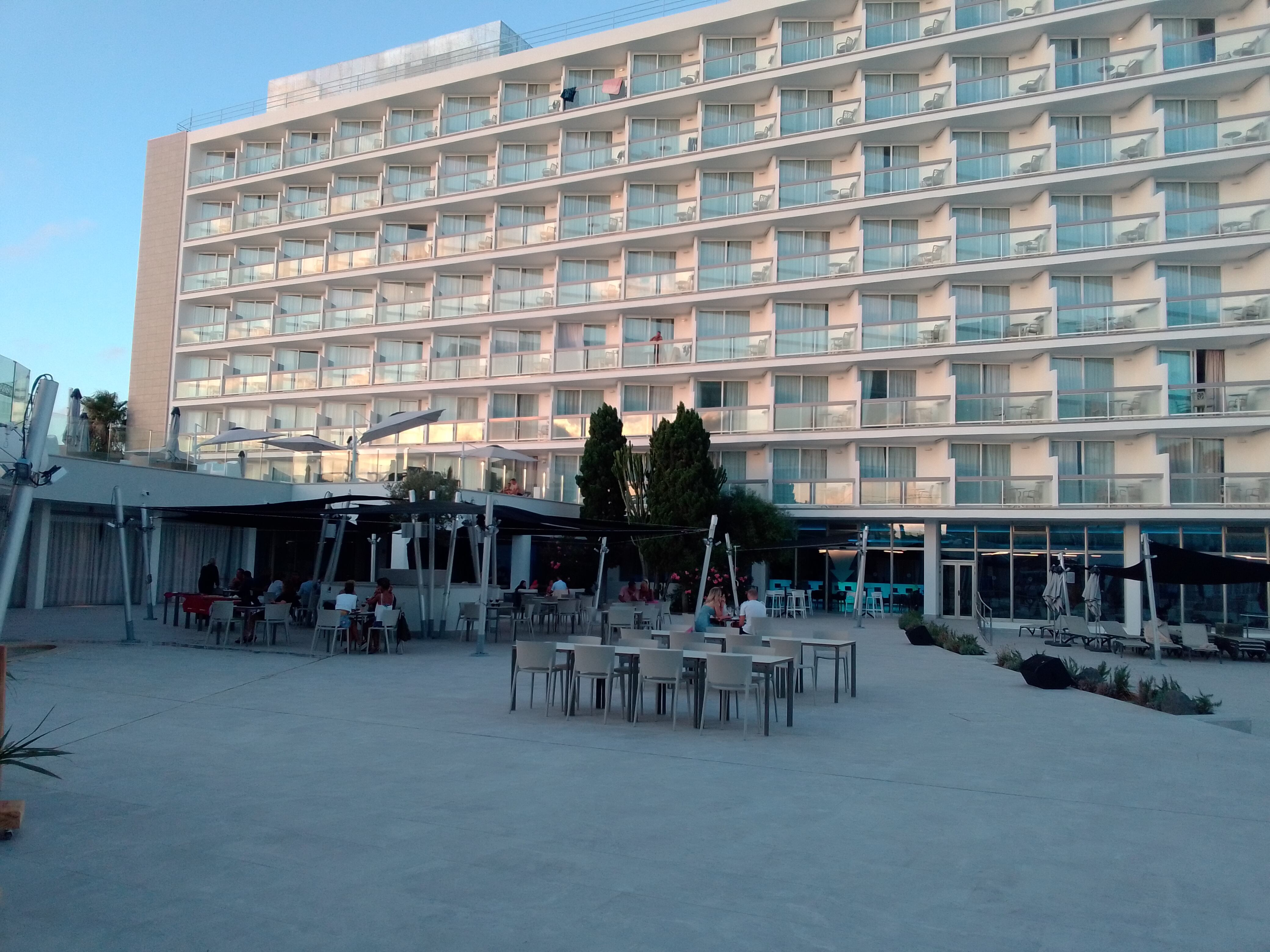 Imagen de un hotel de Ibiza