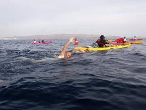 Los dos nadadores eldenses en el agua