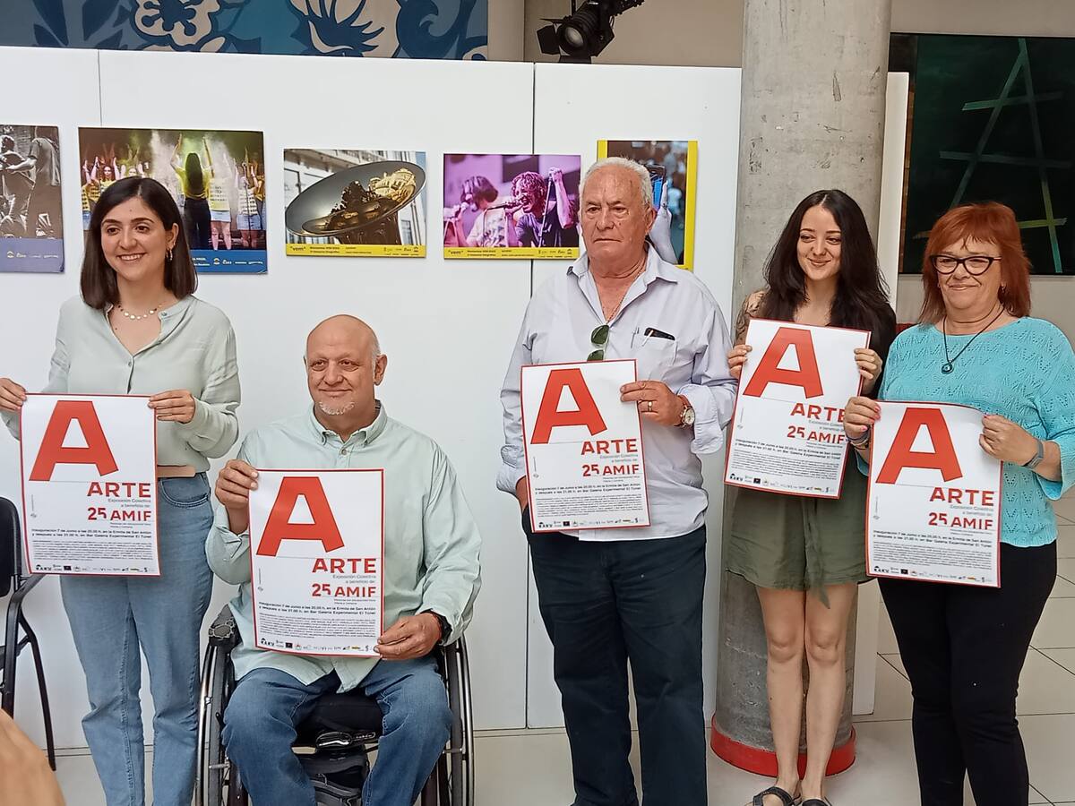 Antonio, en la exposición de pintores