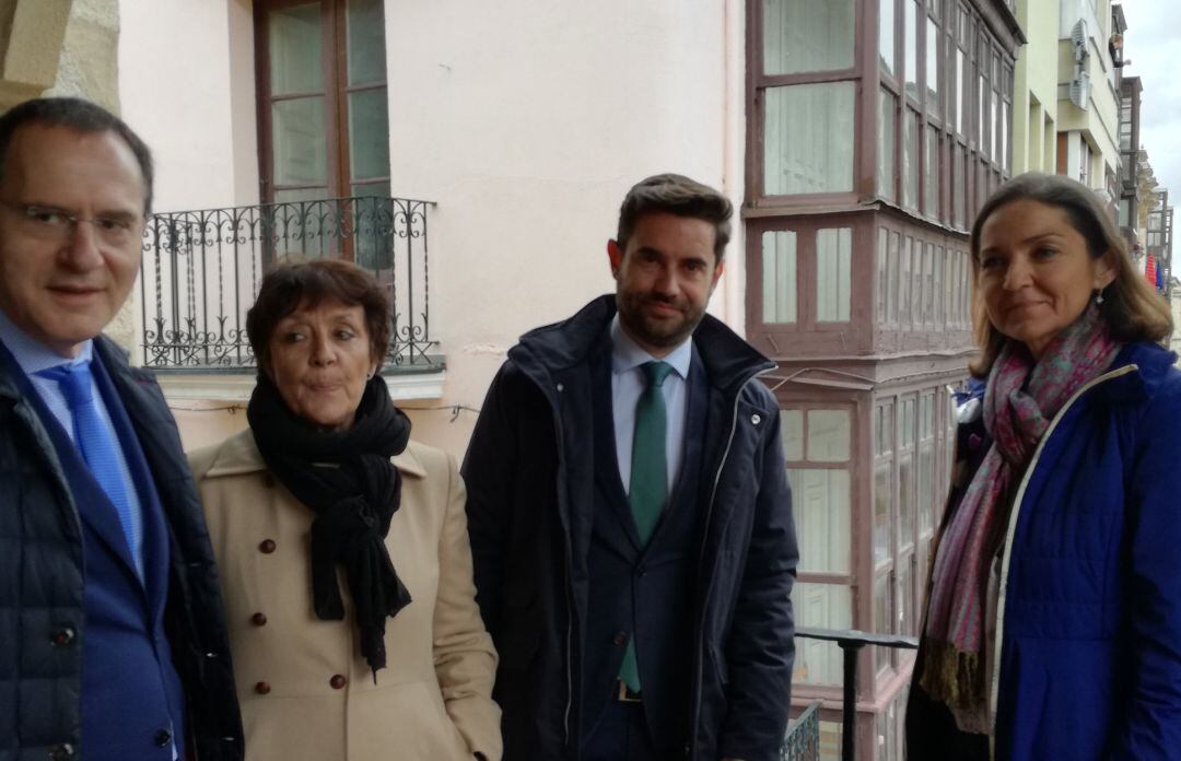 La ministra Reyes Maroto (a la derecha), junto al subdelegado del Gobierno en Zamora, la delegada en Castilla y León y el teniente de alcalde de la capital.