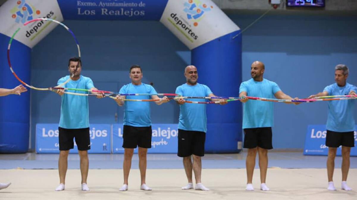 Unos padres sorprenden a sus hijas con una coreografía de gimnasia rítmica