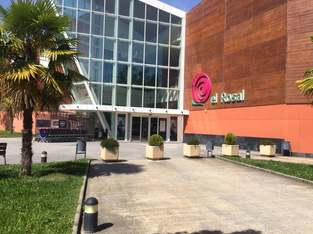 Reabre el lunes el centro comercial El Rosal