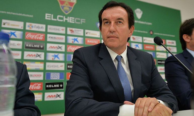 Juan Anguix, durante una rueda de prensa con el Elche
