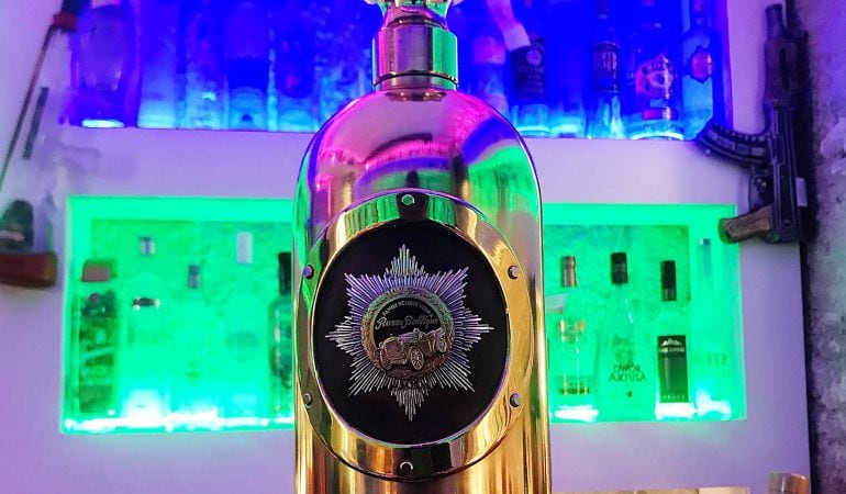 Fotografía de archivo sin fechar y facilitada que muestra una botella del exclusivo vodka Russo-Baltique.