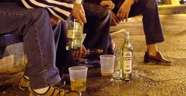 Unos 6.000 jóvenes participaron en el 'macrobotellón de Jueves Lardero