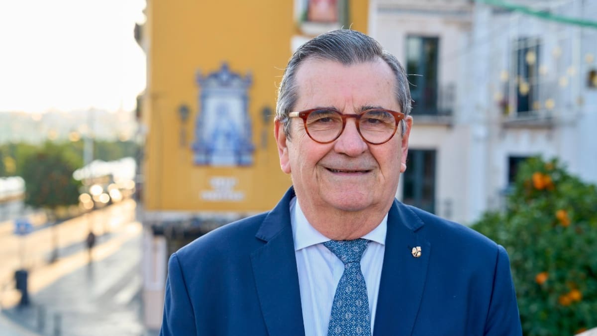 Feliciano Fernández oficializa su candidatura a hermano mayor de la Esperanza de Triana