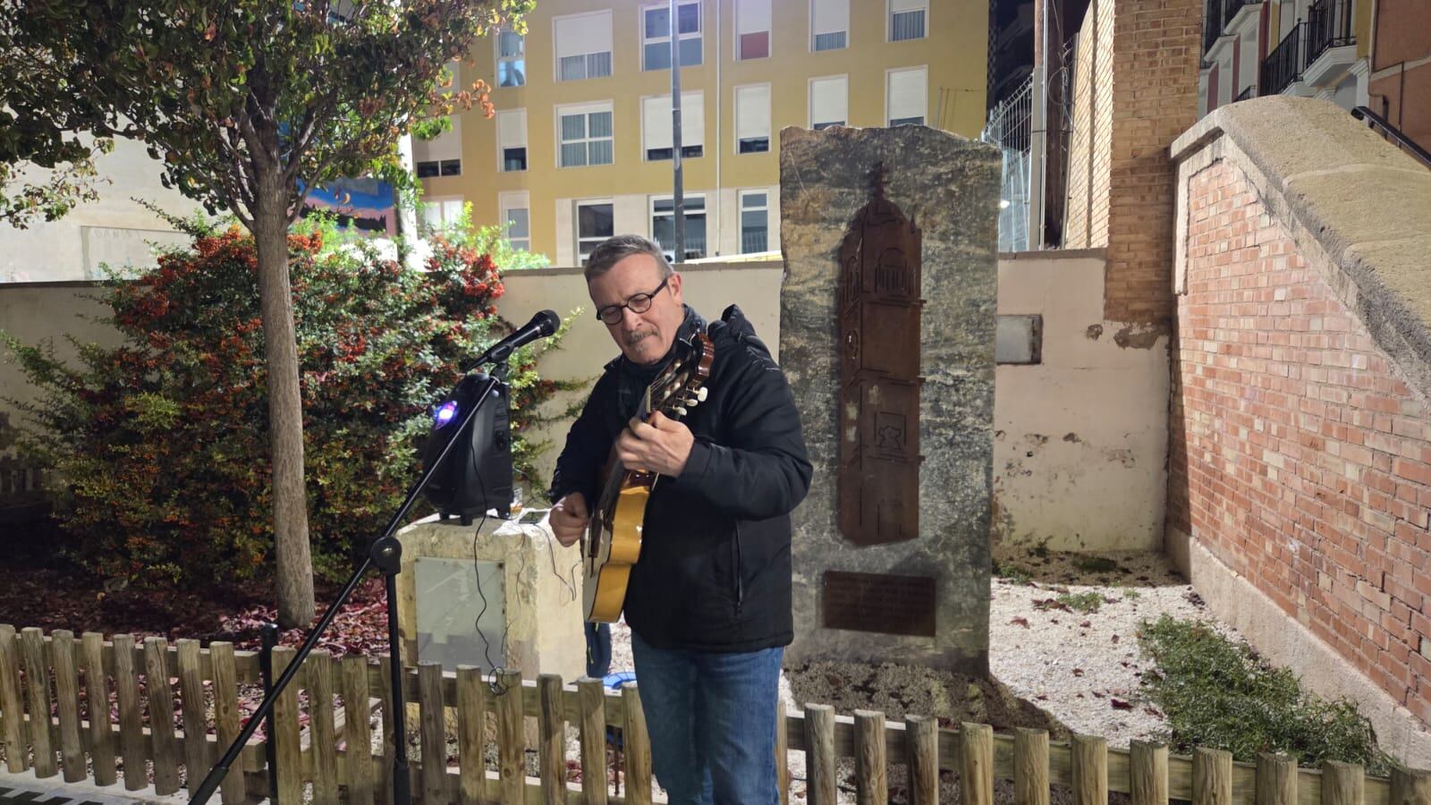 Pepe Cabanes, a la guitarra