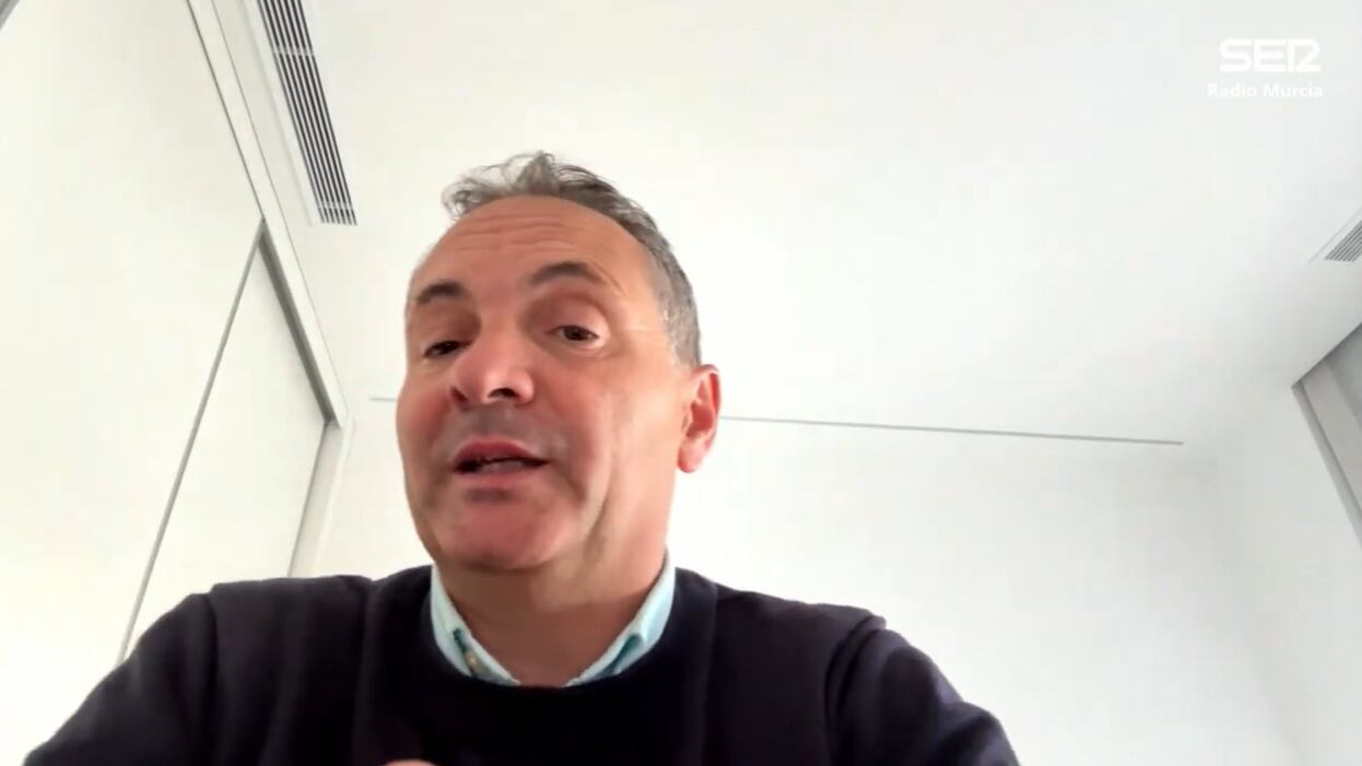 David Navarro &#039;Peki&#039;, director deportivo del Lorca Deportiva, atiende a Radio Murcia.