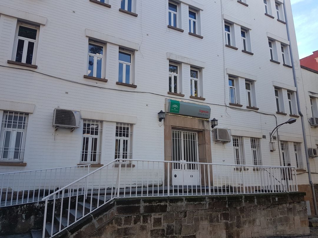 Fachada de Urgencias en el Centro de Salud Virgen de Linarejos.