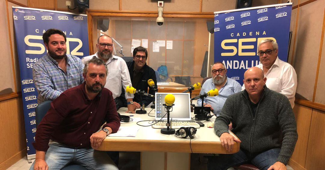 Los componentes del programa cofradiero de Radio Sevilla, Cruz de Guía, en el estudio central de nuestra emisora