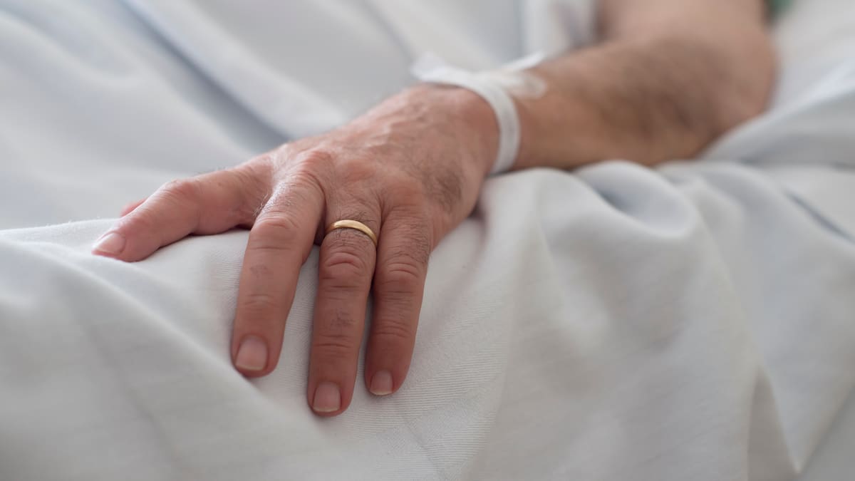 "Queremos una sanidad pública gratuita pero que le de al paciente un tratamiento integral"