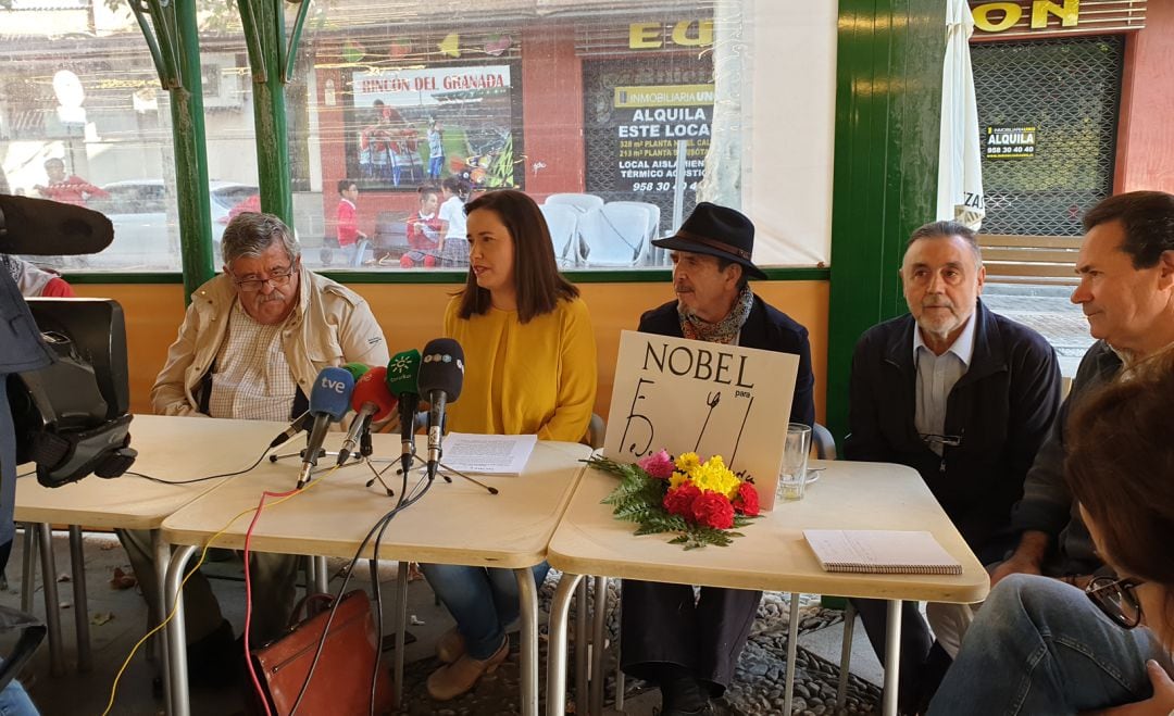 Acto ante la prensa de Granada de la asociación que pide el premio Nobel de Literatura para Federico García Lorca