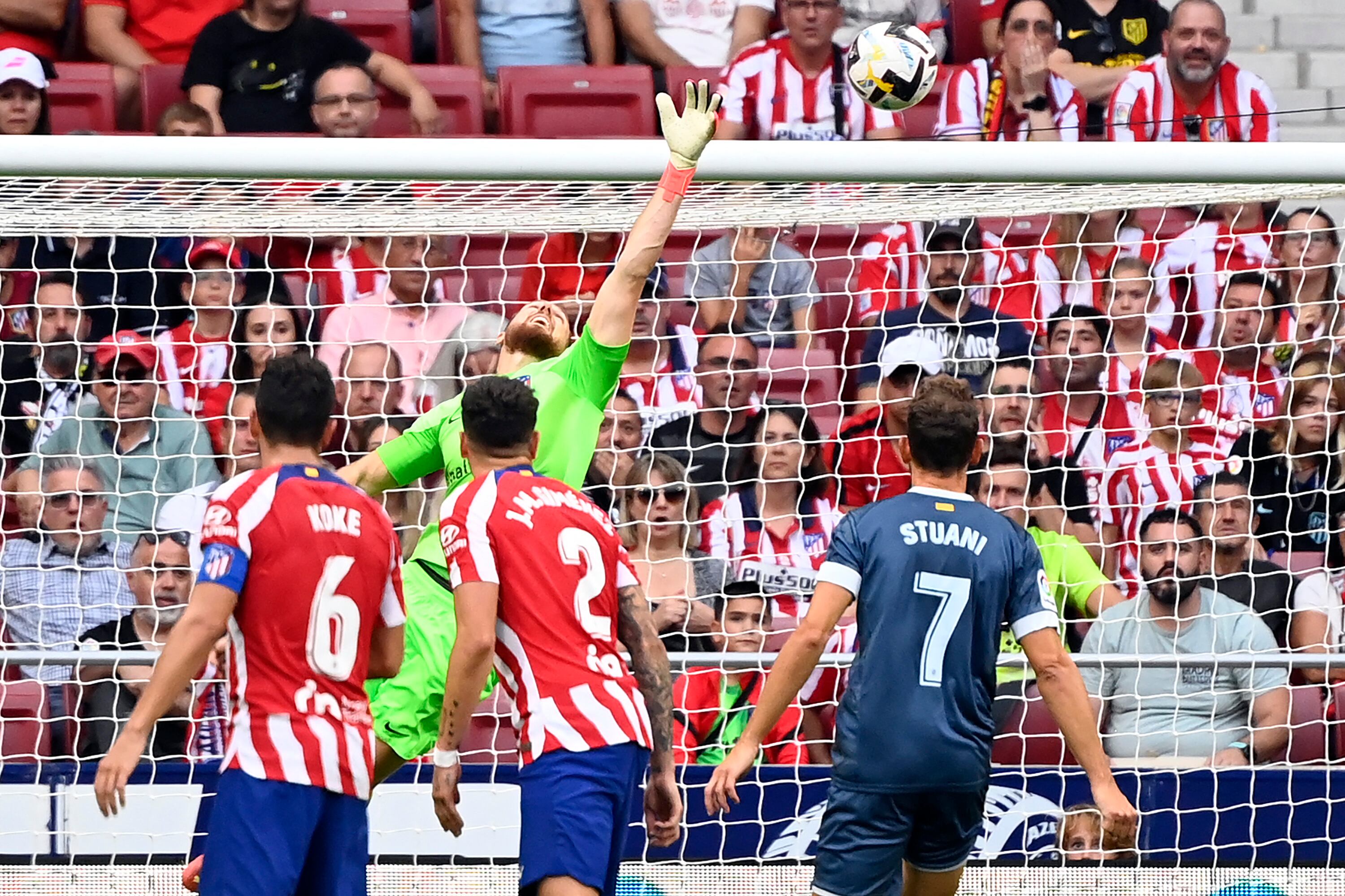 Oblak estirándose para evitar el 2-2 del Girona