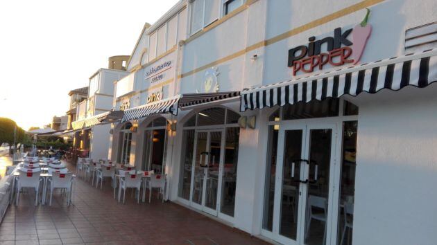 Terraza y local de Pink pepper en Rota