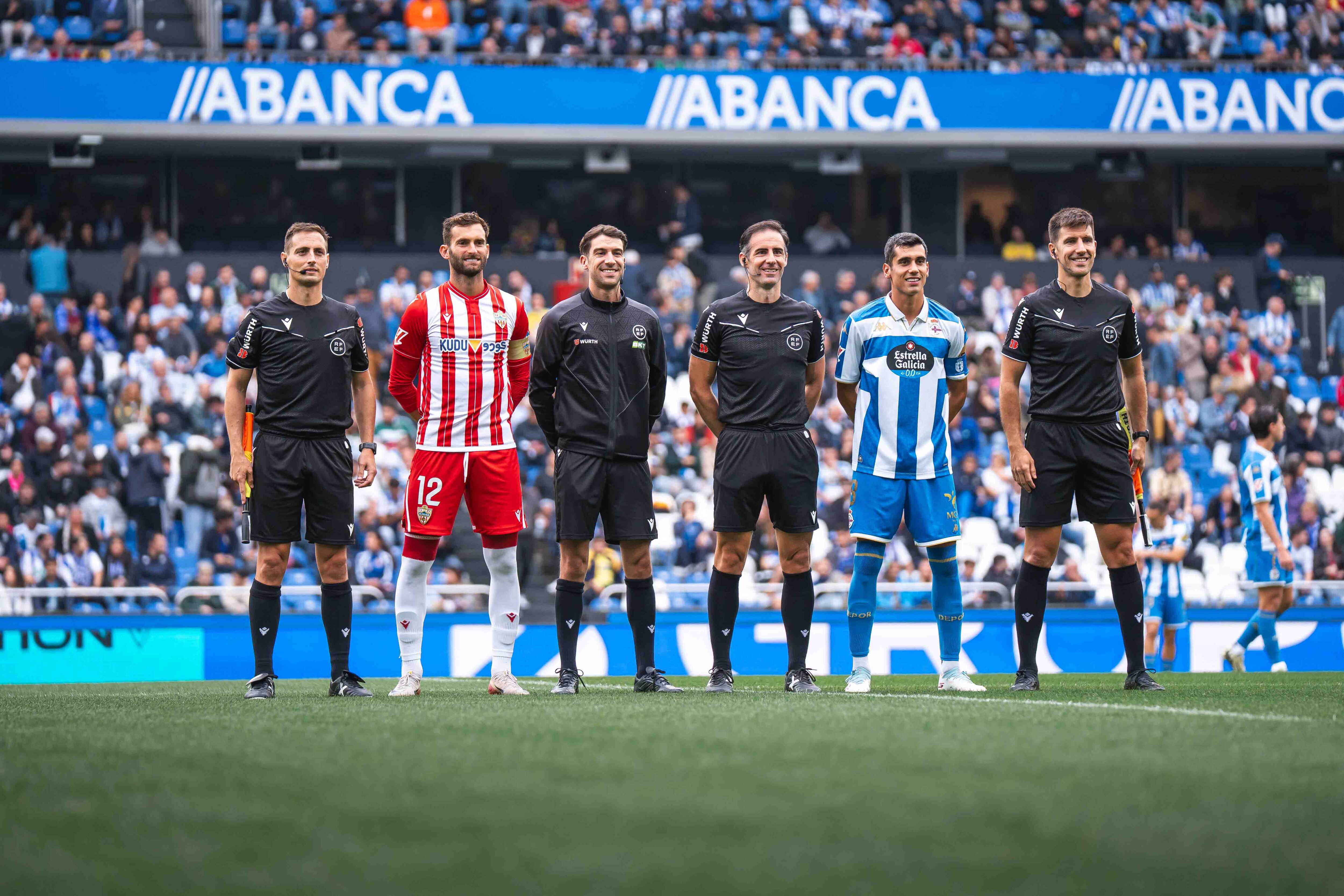 Capitán del Almería en el Estadio de Riazor.