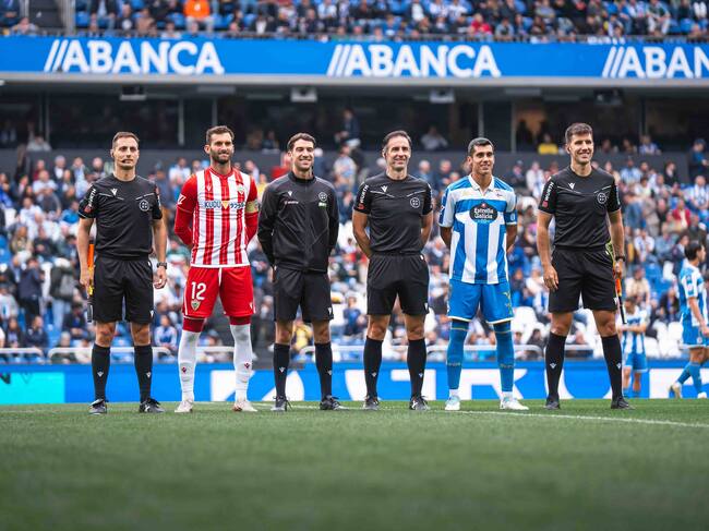 Capitán del Almería en el Estadio de Riazor.