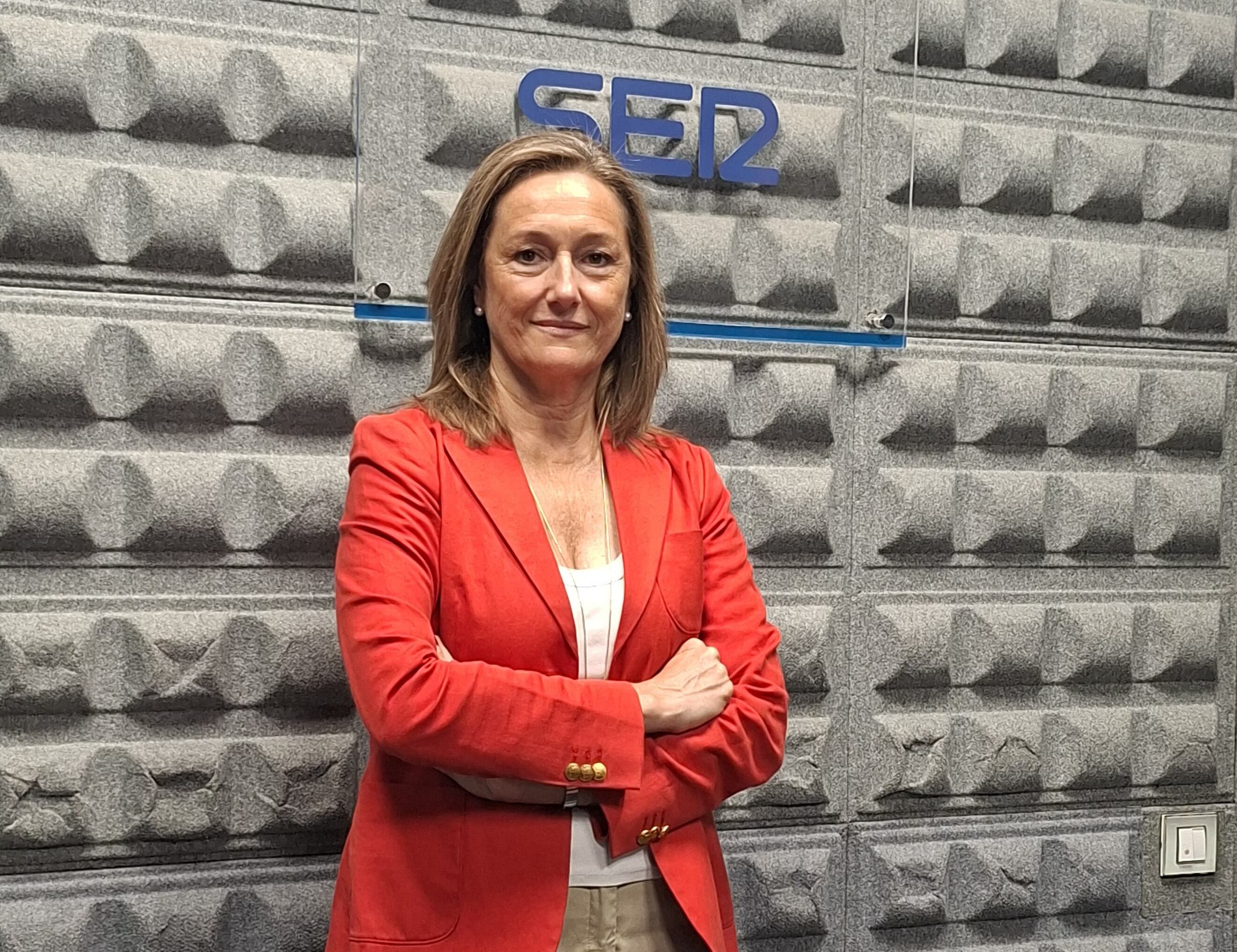 Luisa Sánchez, vicepresidenta de la Diputación en los estudios de Radio Vigo