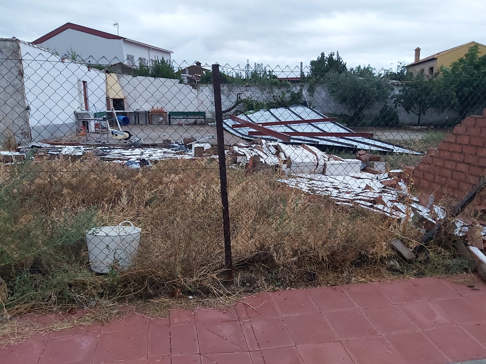 Nave destrozada por los efectos de la DANA en Los Cortijos