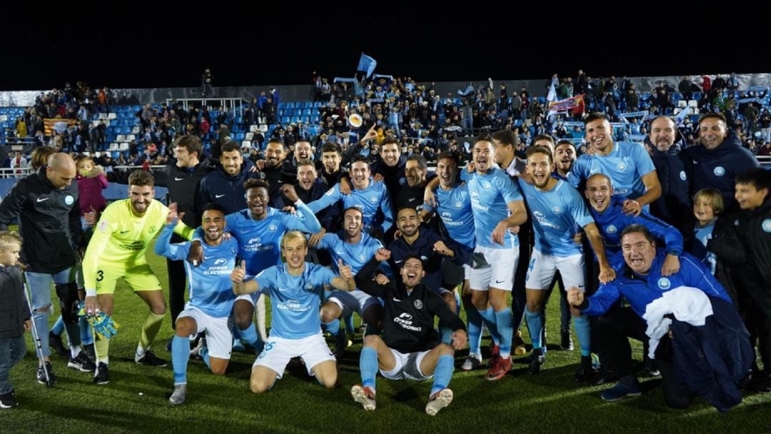 Los jugadores celebrando la victoria