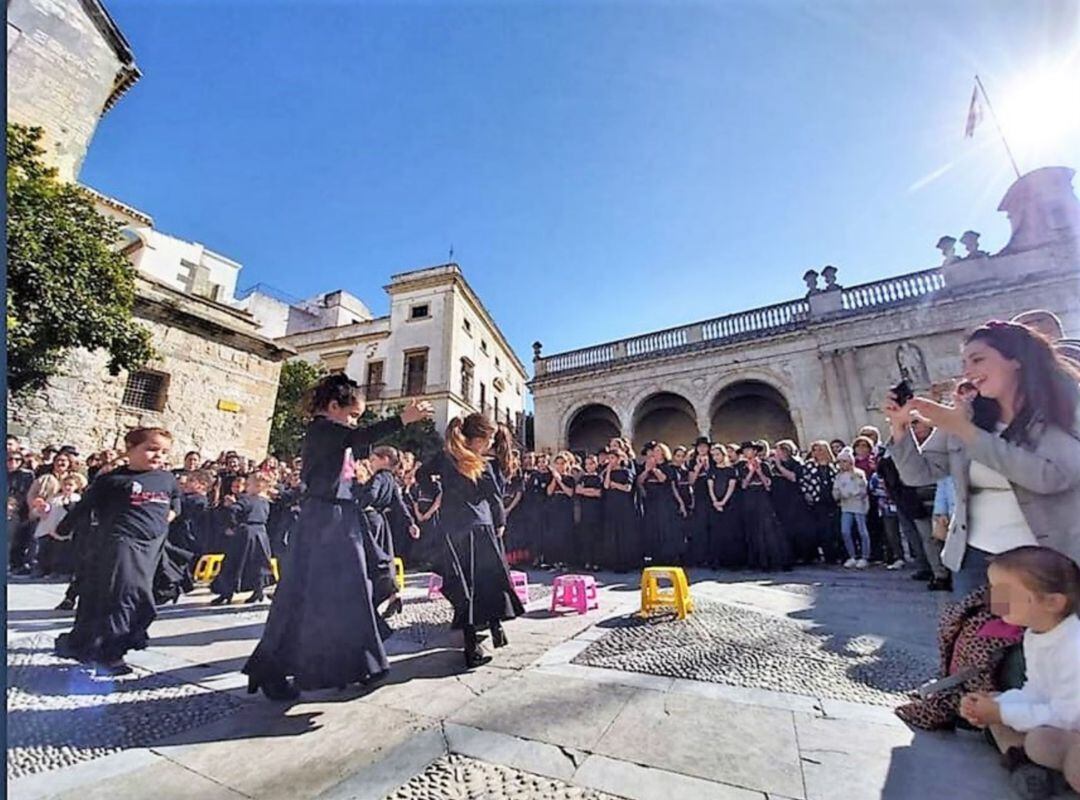 Flashmob a cargo de la academia de baile de María José Franco en la Asunción