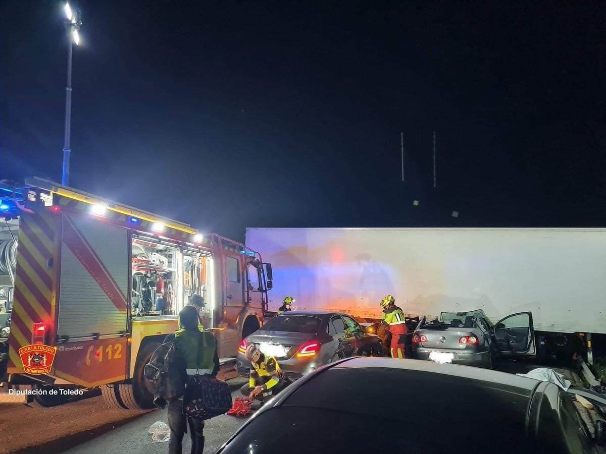 Imagen del accidente de tráfico producido en la Autovía A-4, a la altura del término municipal de Camuñas (Toledo)