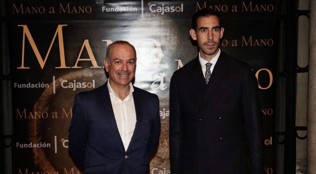 Juan Ramón Romero, a la izquierda de la fotografía, junto al diestro Saúl Jiménez Fortes