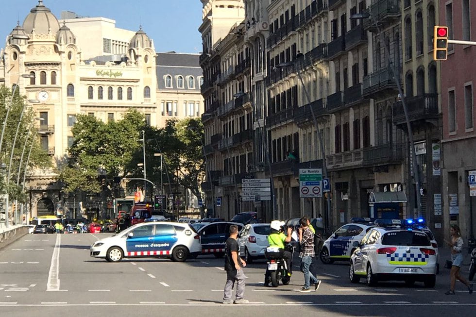 Desplegado un dispositivo policial en la zona.