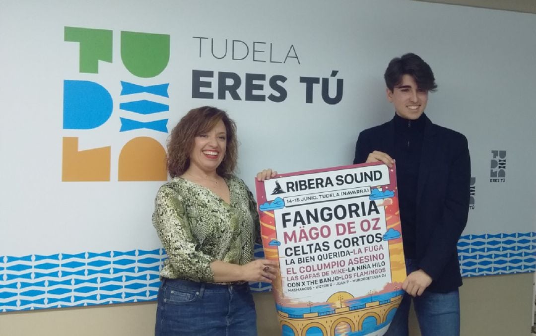 La Concejala de Juventud y Educación, Silvia Cepas, y el organizador del festival, de la empresa Burcor Producciones, Mario Cornago 
 