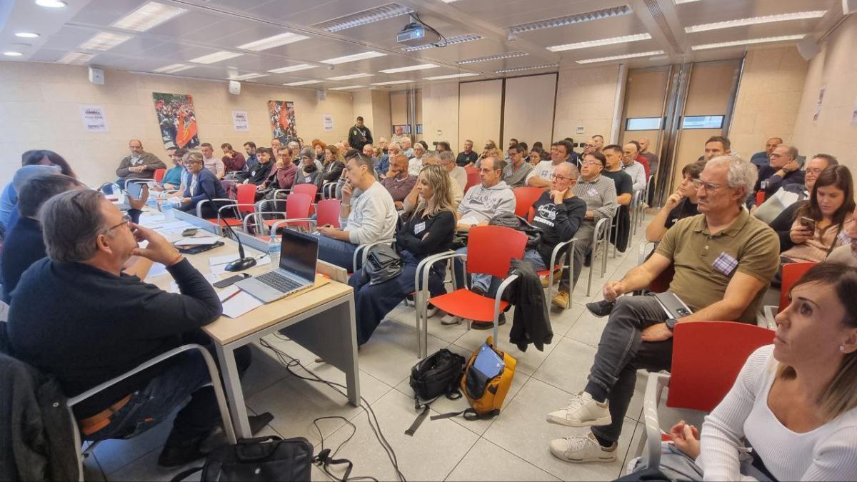 Asamblea de representantes de CCOO en Alcoy en la que se trató la convocatoria de la huelga