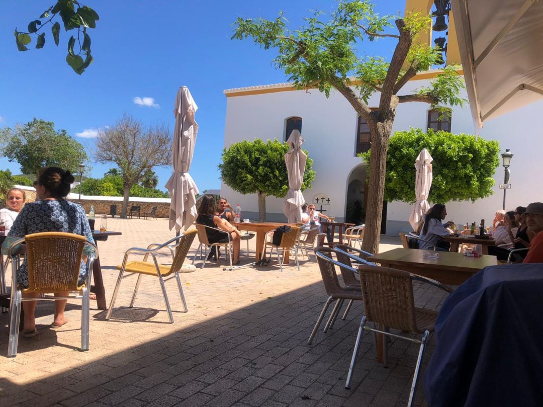 Terraza de un bar en Santa Gertrudis